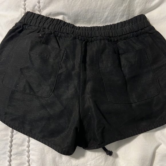 Black Aritzia Shorts Xs - Picture 3 of 3